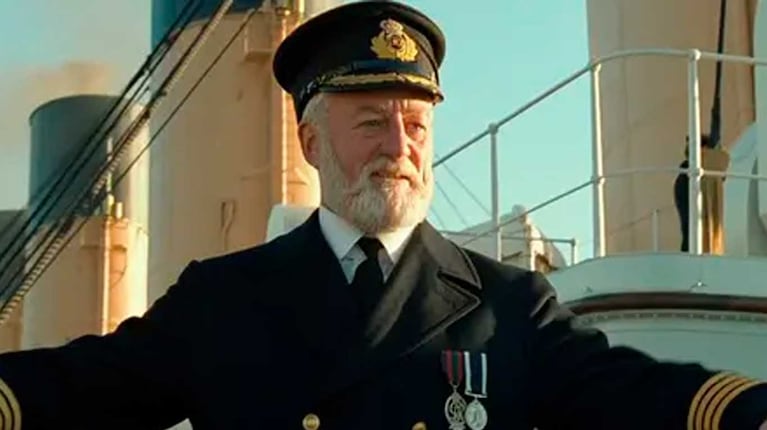 Bernard Hill en la cubiert del Titanic (1998)