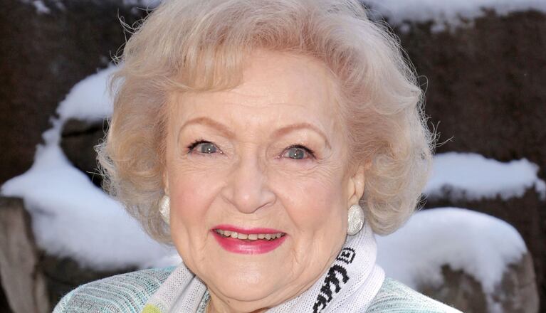 Betty White es la celebridad más longeva en ganar un premio Emmy