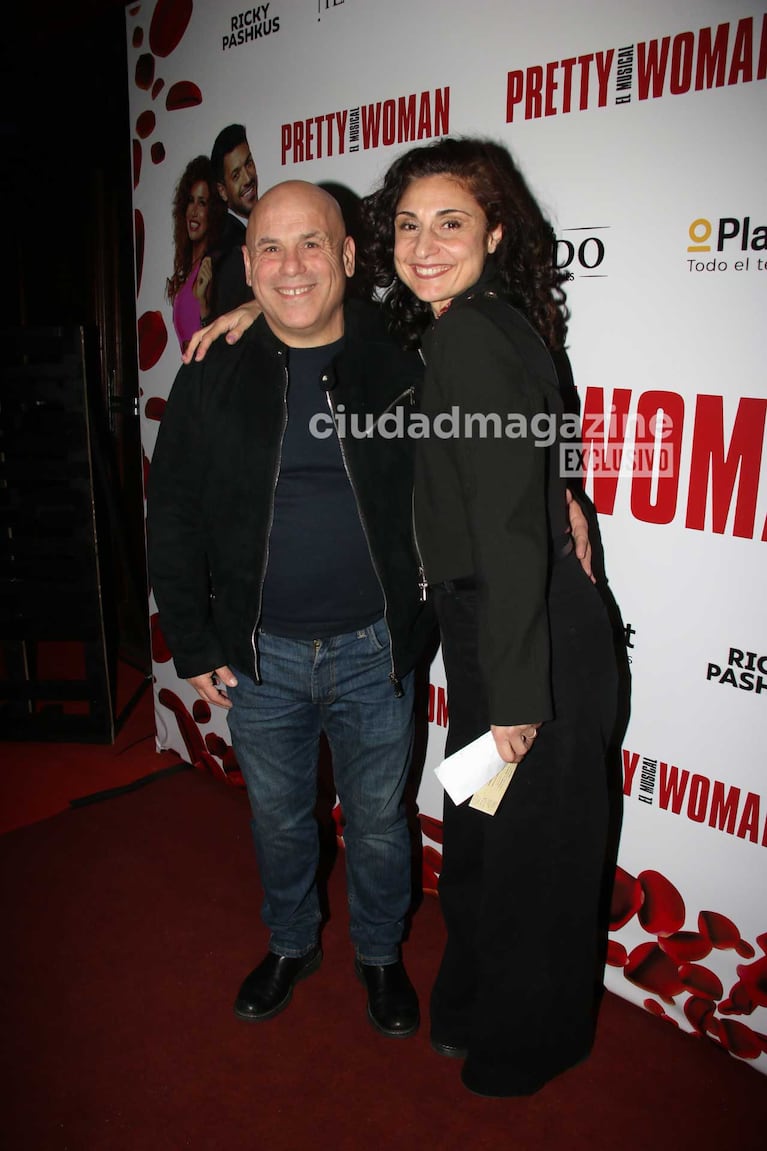 Bicho Gómez y pareja (Foto: Movilpress)