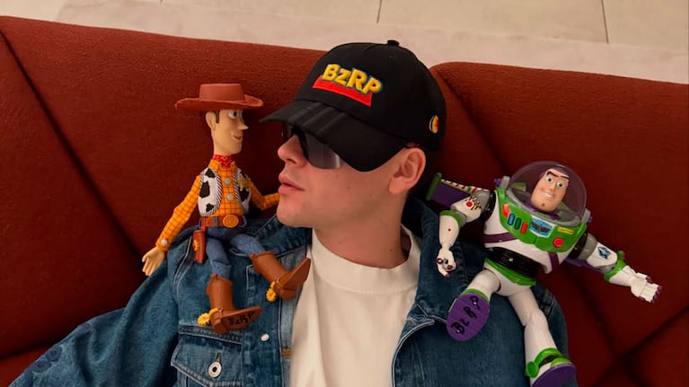 Bizarrap le pondrá la voz a Santa de Jardín en Toy Story 5. (Foto: @bizarrap)