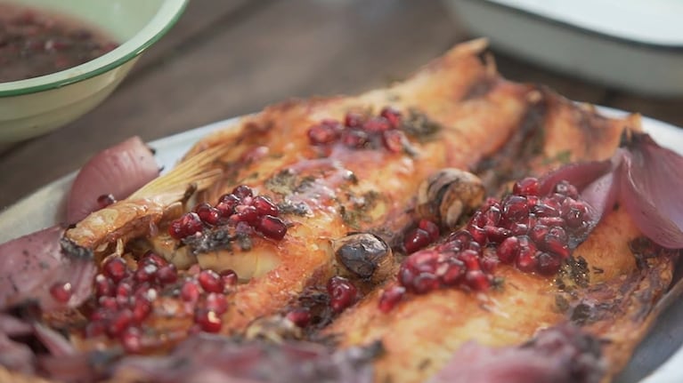 Boga a la parrilla con vinagreta de Granada. Foto: Cucinare TV