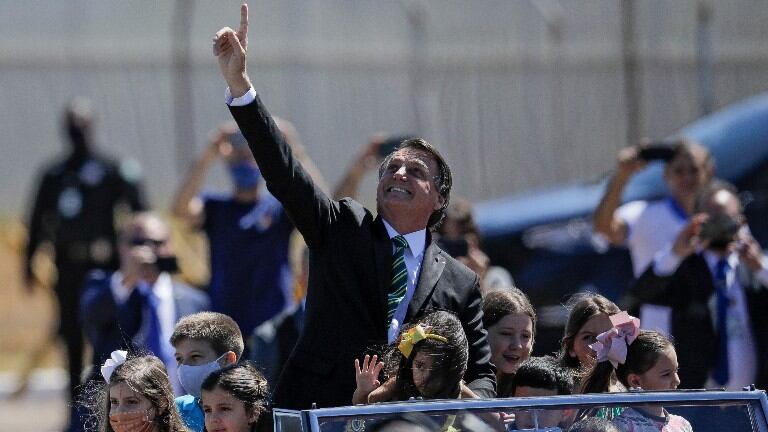 Bolsonaro conmemora la independencia de Brasil sin mascarilla ni distancia. Foto: AFP.