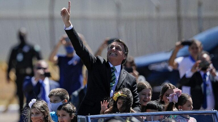 Bolsonaro conmemora la independencia de Brasil sin mascarilla ni distancia. Foto: AFP.