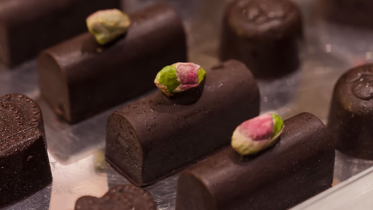 Bombones raw de pistacho por Mauro Massimino, chef y creador de Buenos Aires Verde: receta fácil paso a paso