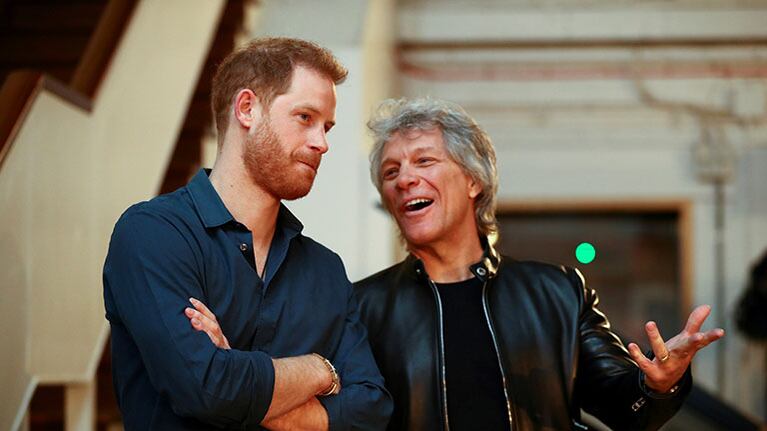 Bon Jovi y el príncipe Harry publicaron Unbroken, una canción que ayuda a heridos de guerra