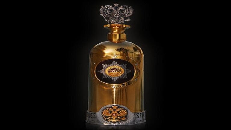 Botella de vodka Russo Baltiquey fue robada en un local de Copenhague 