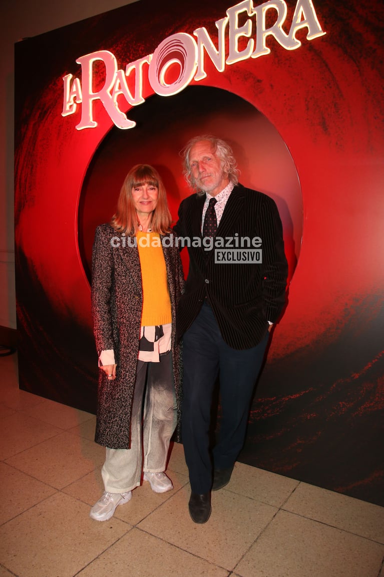 Boy Olmi y Carola Reyna en el estreno de La Ratonera (Foto: Movilpress).