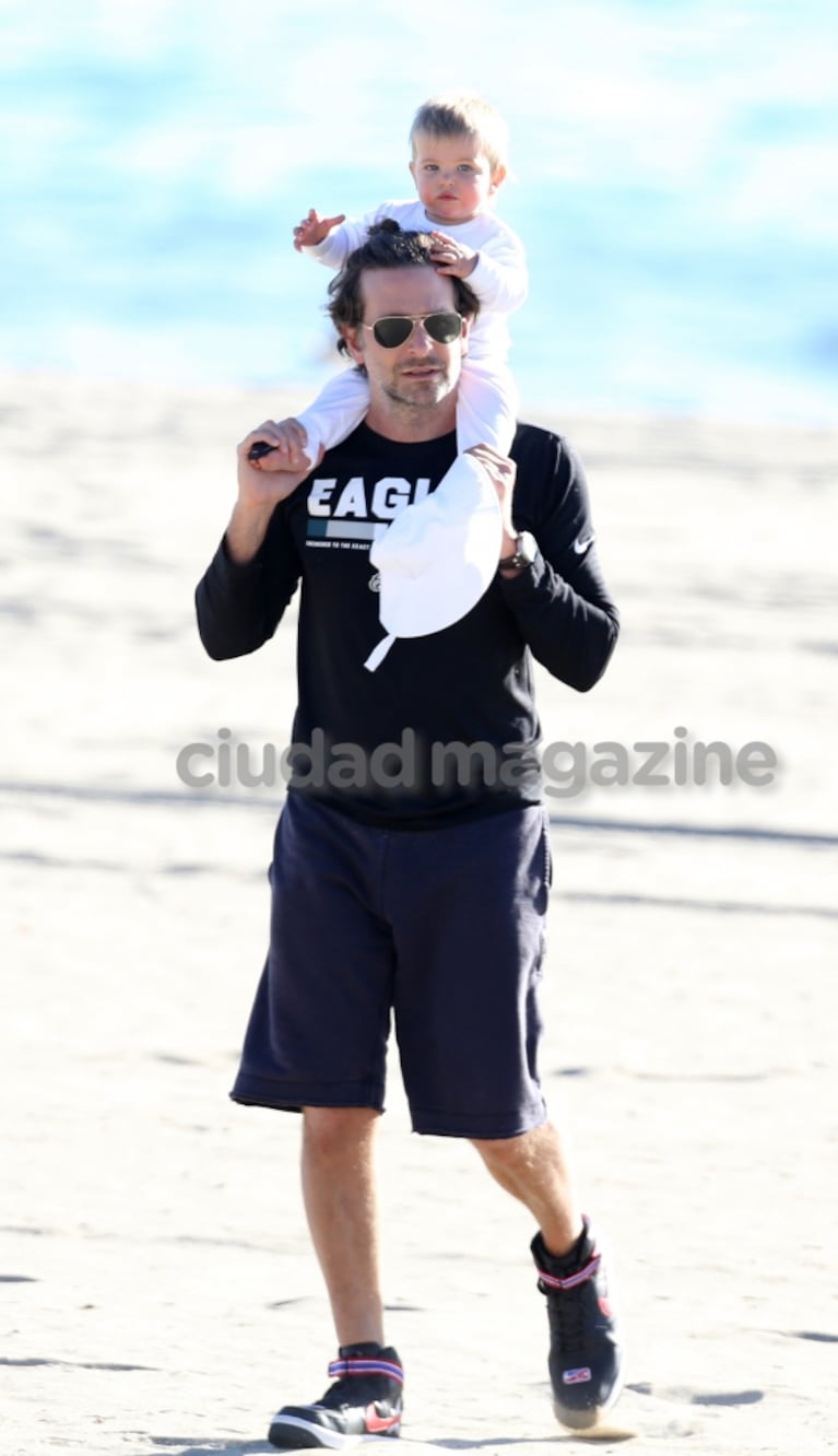 Bradley Cooper, Irina Shayk y su hijita Lea disfrutaron de un día de playa: ¡las fotos de la familia más hermosa de Hollywood! 