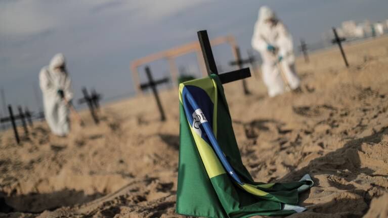 Brasil, en crisis total: más de 40 mil muertos y 800 mil contagiados de coronavirus
