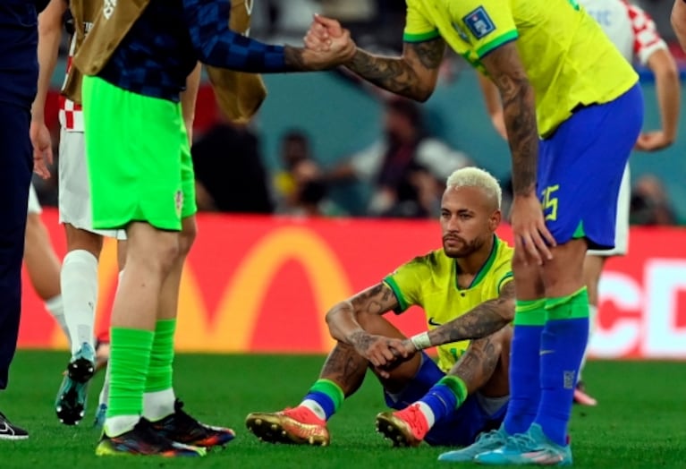 Brasil fue eliminado del mundial Qatar 2022: Neymar lloró desconsolado en la cancha 