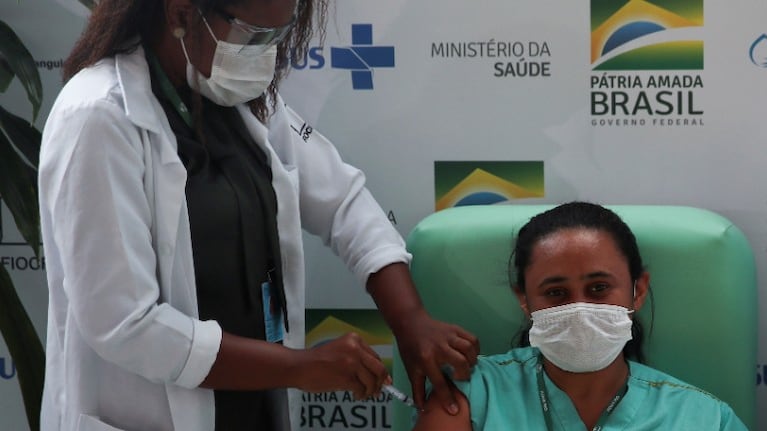 Brasil liberó para uso inmediato todas las vacunas que recibieron estados y municipios. Foto: Reuter.