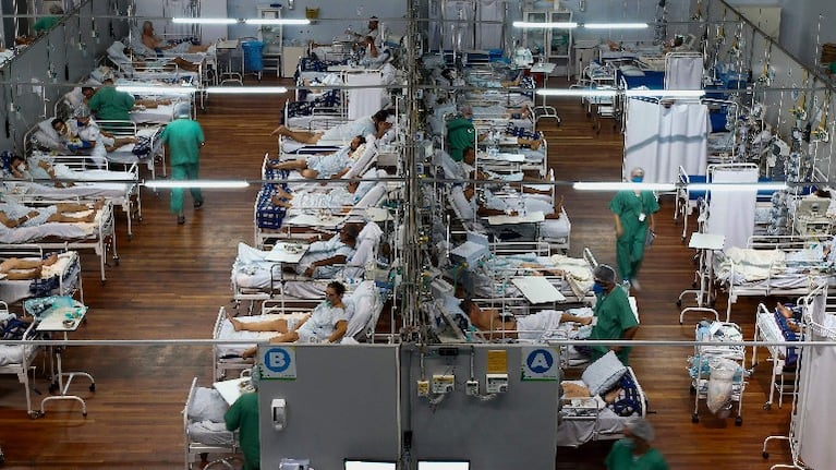 Brasil se acerca a las 4.000 muertes diarias por covid-19. Foto: AFP.