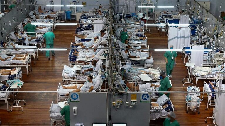 Brasil se acerca a las 4.000 muertes diarias por covid-19. Foto: AFP.