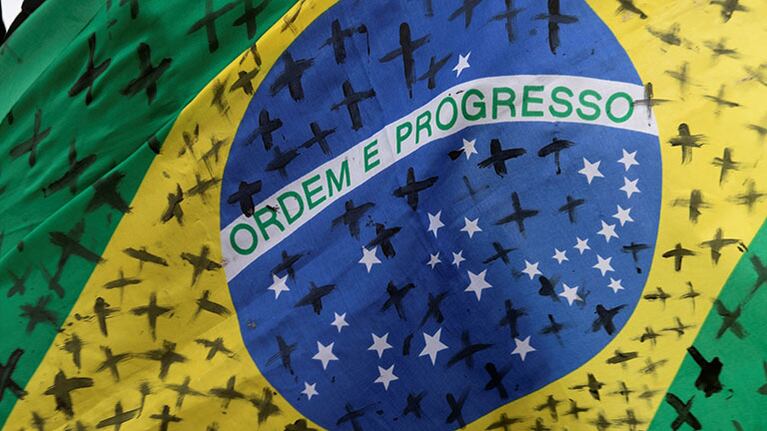 Brasil superó la barrera de las 1000 muertes diarias por coronavirus