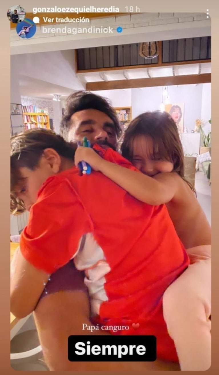 Brenda Gandini compartió la foto más dulce de Gonzalo Heredia con sus hijos: "Papá canguro"
