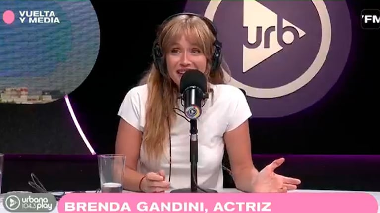 Brenda Gandini “escupió todo” en vivo tras una pregunta íntima sobre Gonzalo Heredia (captura de Urbana Play)