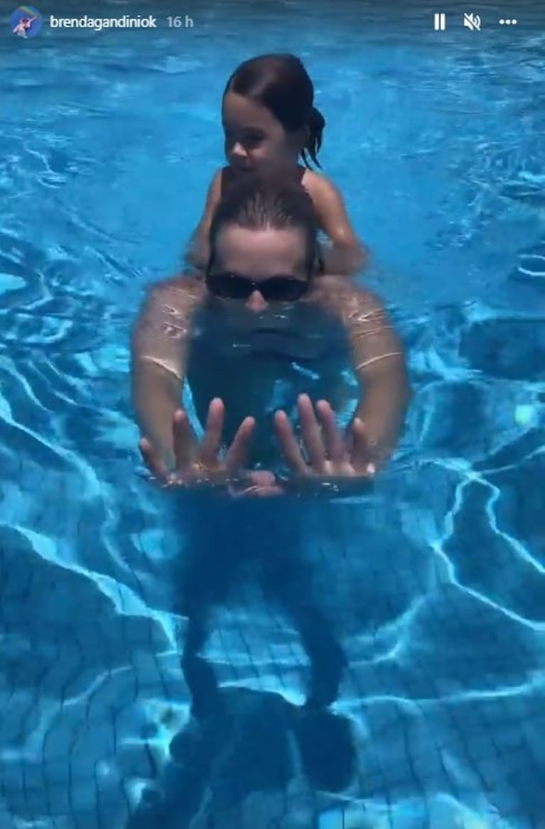 Brenda Gandini y Gonzalo Heredia compartieron las fotos más lindas de sus vacaciones familiares en Brasil