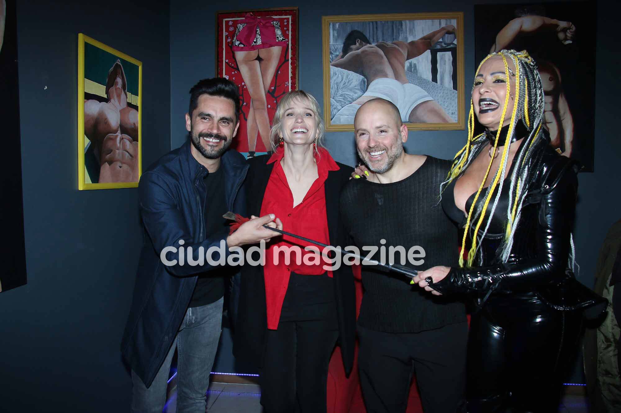 Brenda Gandini y Gonzalo Heredia fueron a ver a Daniela Cardone a Sex (Foto: Movilpress)