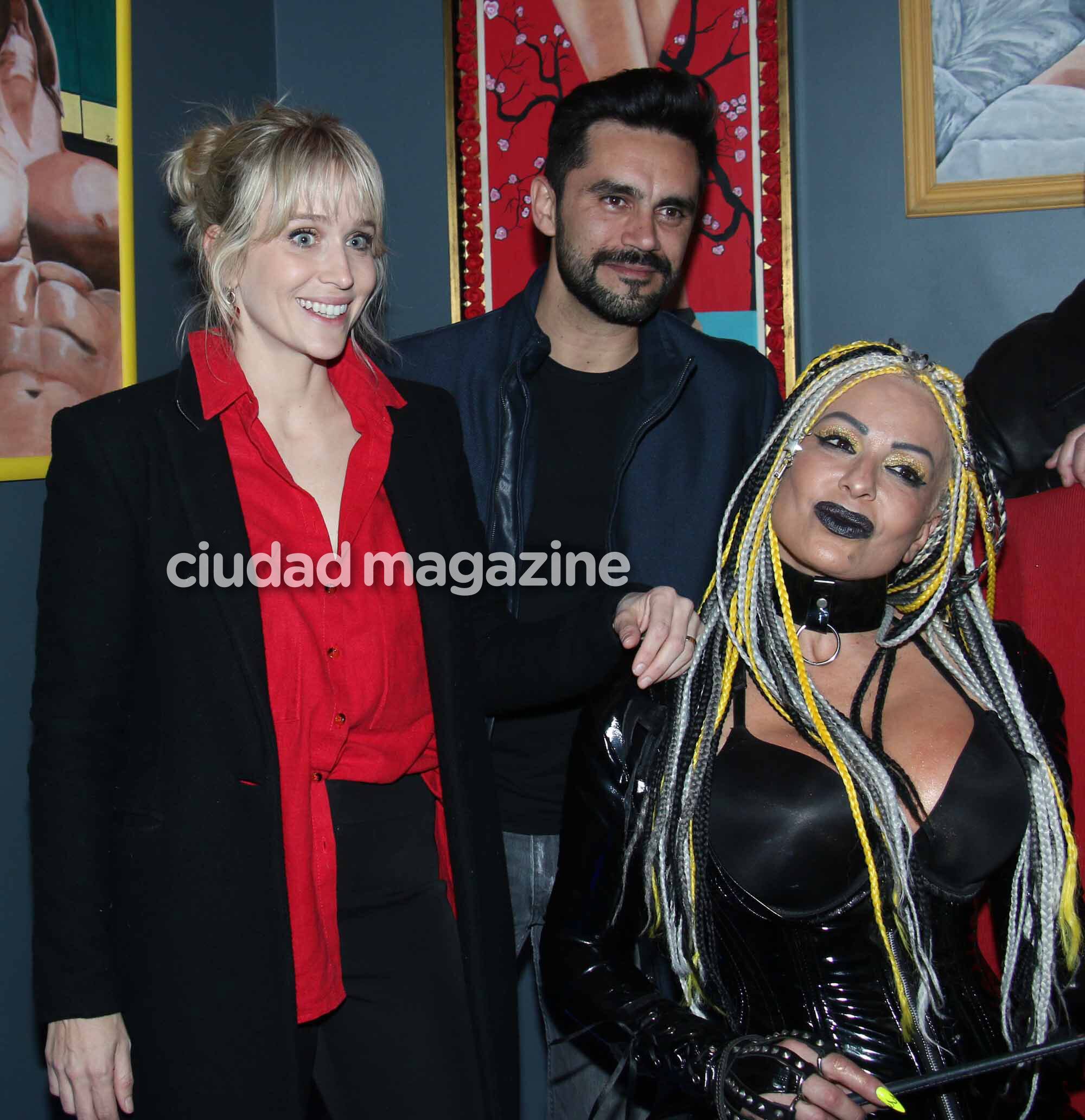 Brenda Gandini y Gonzalo Heredia fueron a ver a Daniela Cardone a Sex (Foto: Movilpress)