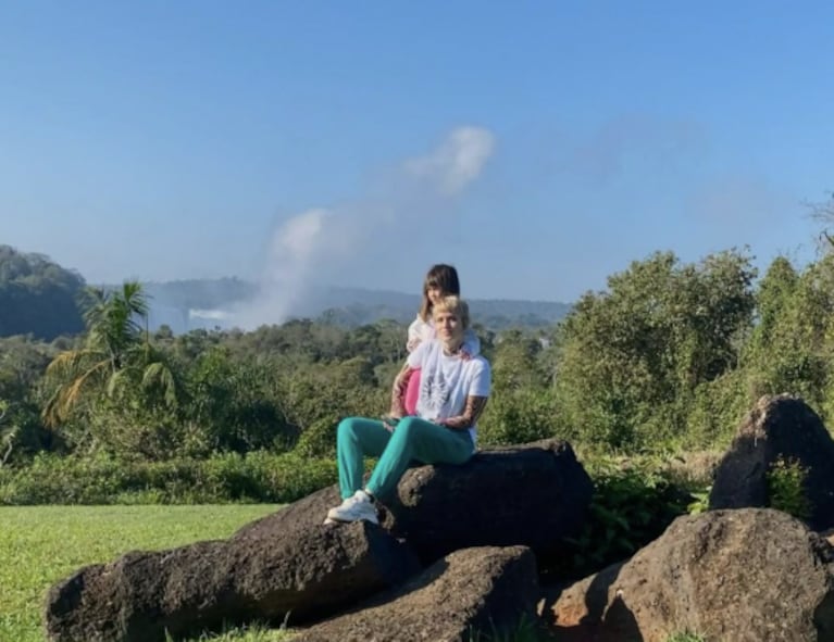 Brenda Gandini y Gonzalo Heredia se divirtieron con sus hijos en las Cataratas del Iguazú: "Disfrutando de esta maravilla"