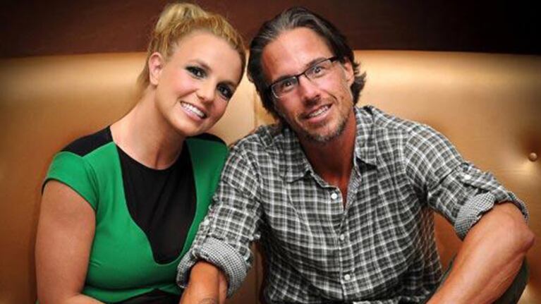 Britney Spears y su novio, en tiempos más felices (Foto: Web).