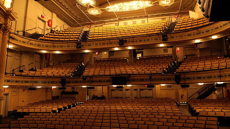 Broadway recibe menos espectadores por el coronavirus y las producciones ofrecen importantes descuentos