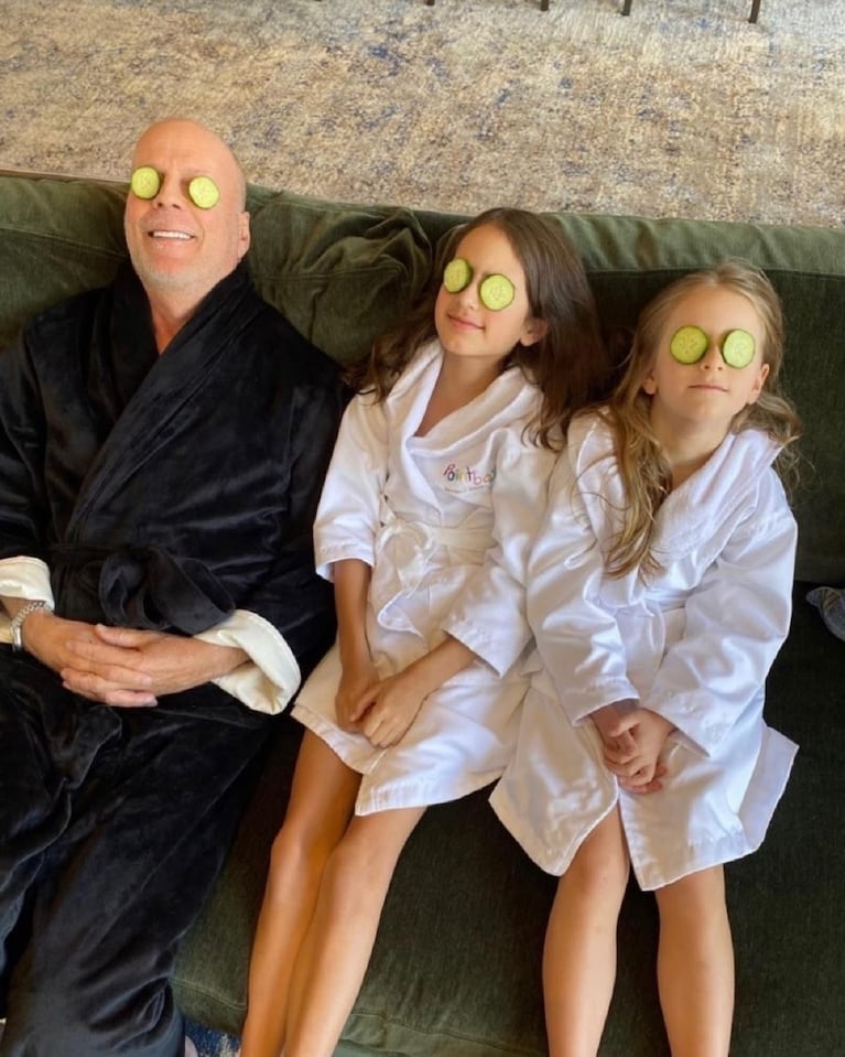Bruce Willis junto a sus hijas en distintas etapas de su vida. Crédito Instagram