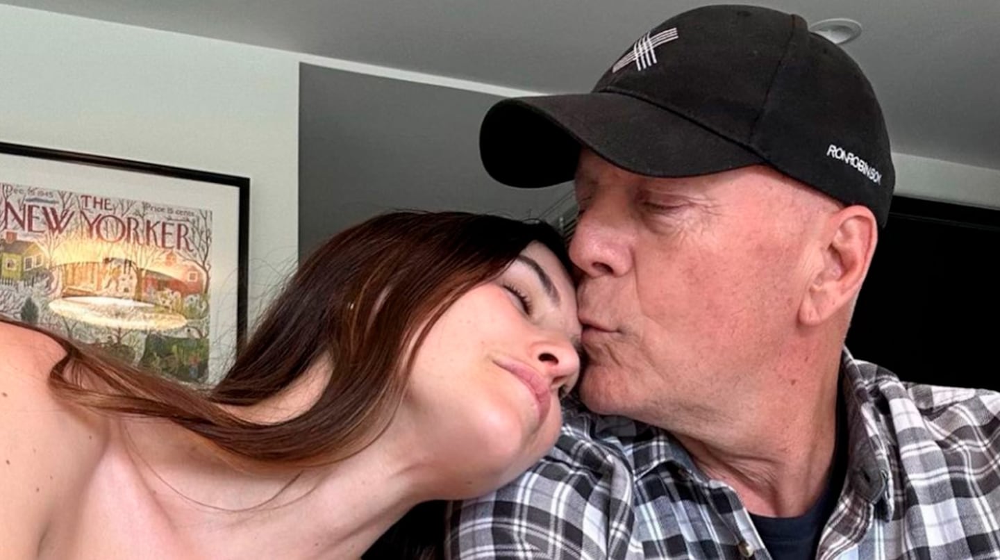 Bruce Willis reconoció a su hija pese a sufrir demencia.