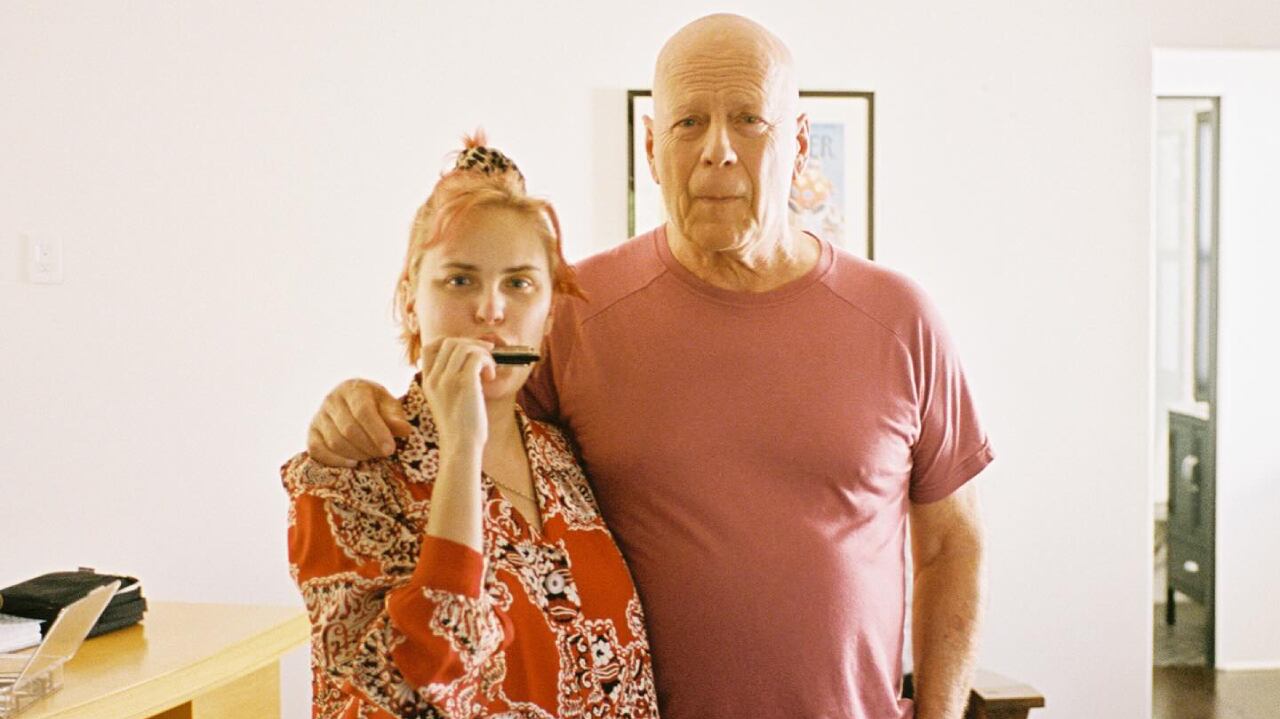 Bruce Willis y su familia. Crédito: Instagram/ @buuski