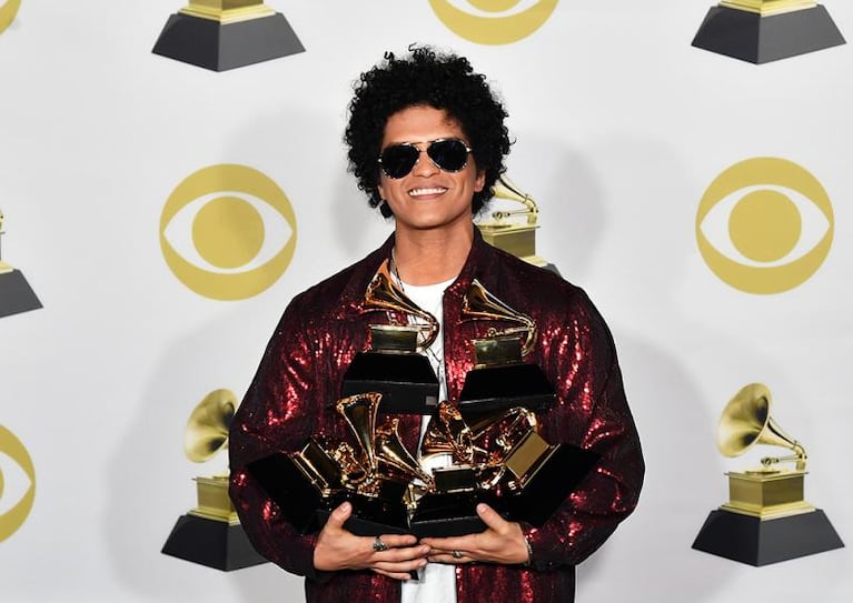 Bruno Mars acumula diez premios Grammy
