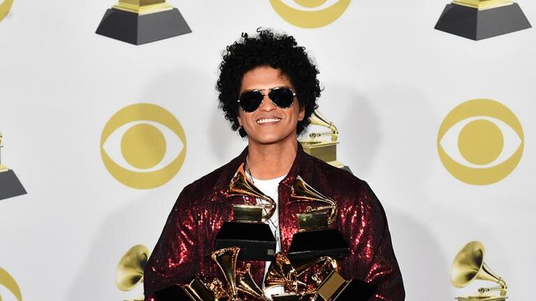 Bruno Mars acumula diez premios Grammy