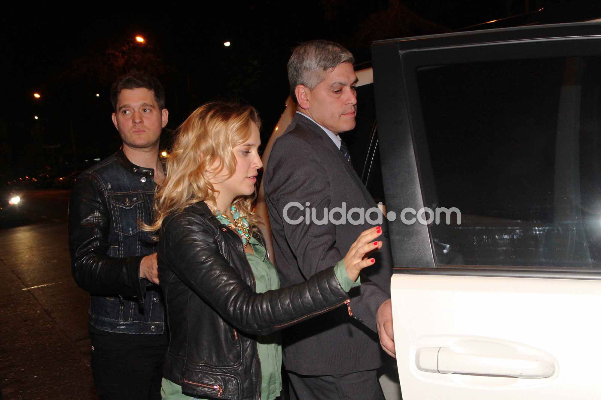 Bublé y Luisana Lopilato, que mostró su pancita de cinco meses (Fotos: Movilpress). 
