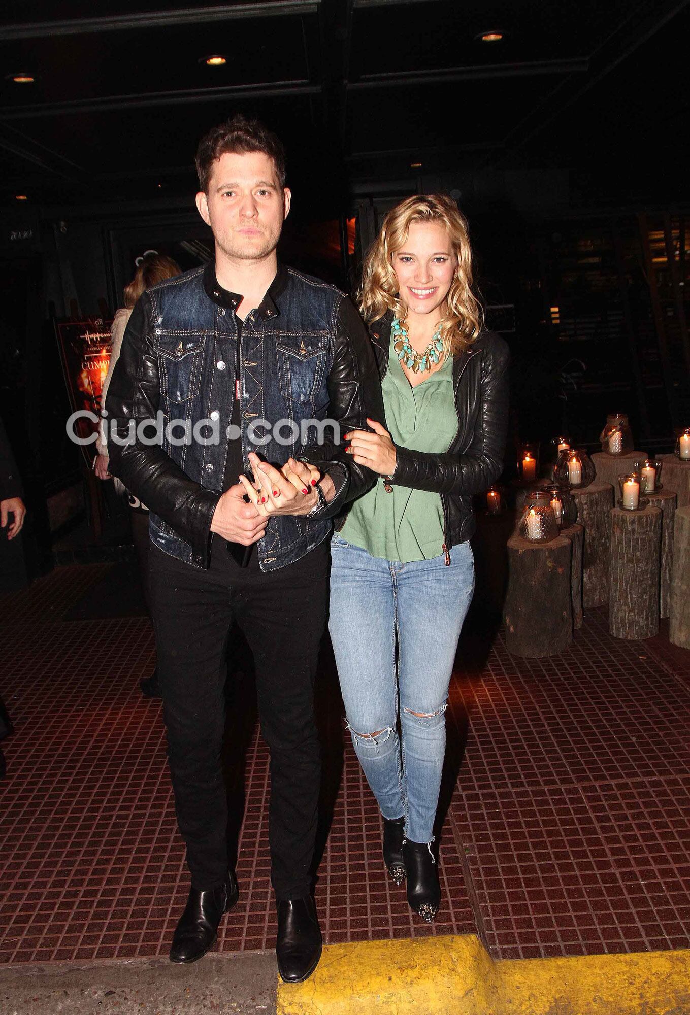 Bublé y Luisana Lopilato, que mostró su pancita de cinco meses (Fotos: Movilpress). 