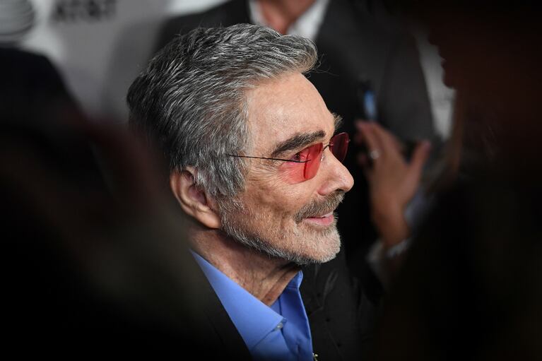 Burt Reynolds: “Charlie Sheen tiene lo que merece”