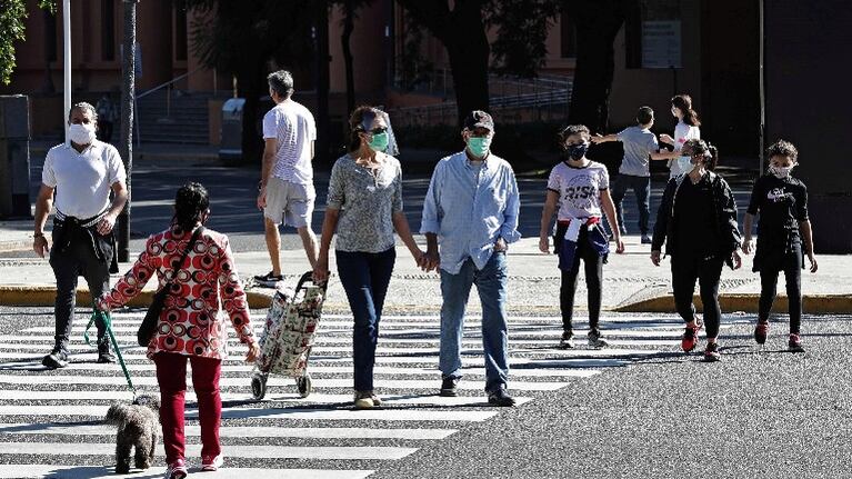 CABA implementará el permiso para las reuniones sociales en espacios abiertos. Foto: AFP