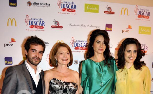 Cabré, la presidenta de la Fundación, Raggi y Díaz en la gala de Discar. (Foto: Jennifer Rubio)