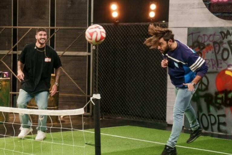 Cachete Sierra se emocionó por haber jugado al fútbol tenis con Rodrigo de Paul