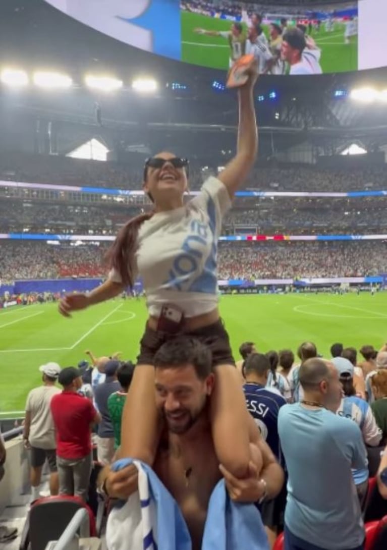 Cachete Sierra y Mar Cosa en el Mundial 2026 (Foto: Paparazzi).