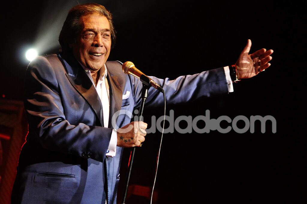 Cacho Castaña en escena. (Foto: Jennifer Rubio-Ciudad.com)