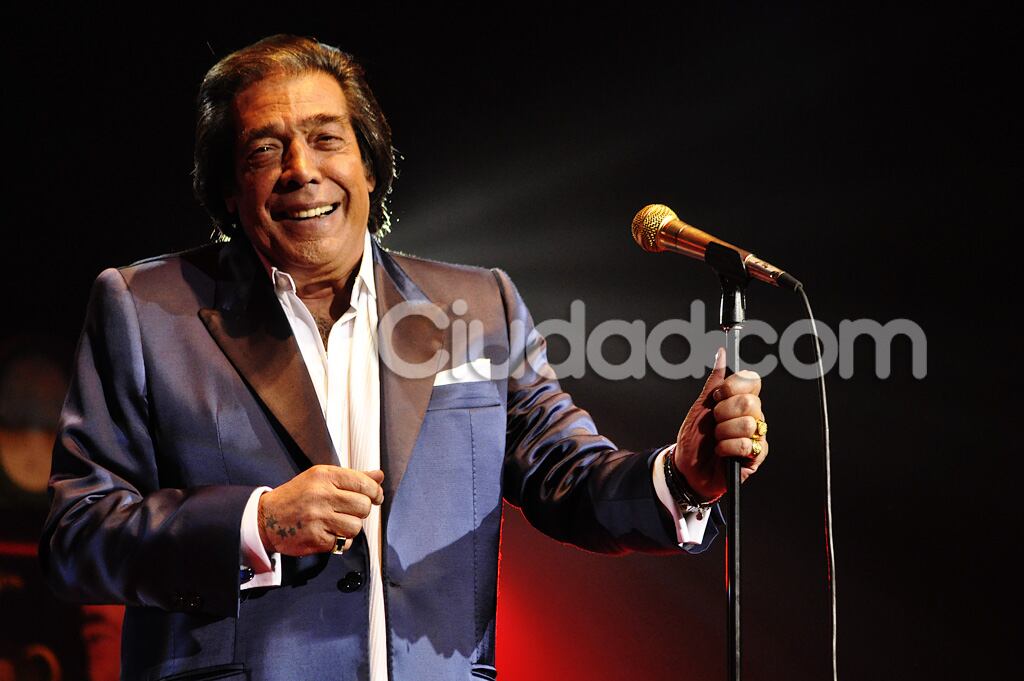 Cacho Castaña en escena. (Foto: Jennifer Rubio-Ciudad.com)