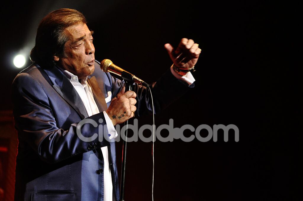 Cacho Castaña en escena. (Foto: Jennifer Rubio-Ciudad.com)