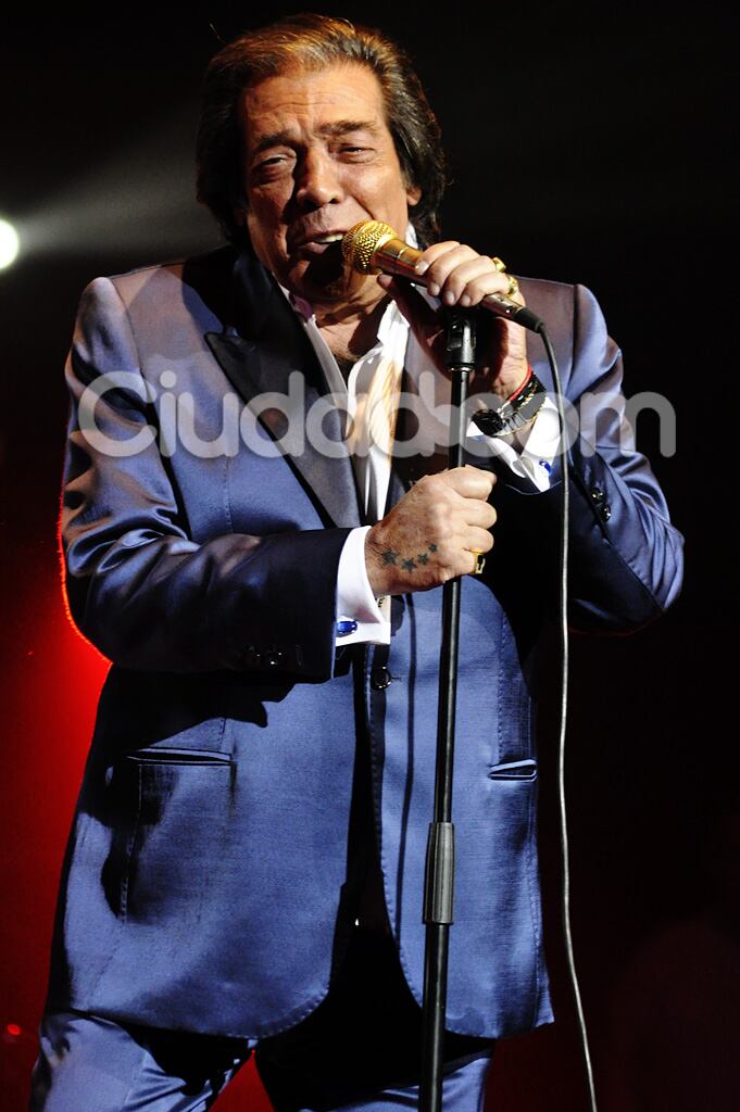 Cacho Castaña en escena. (Foto: Jennifer Rubio-Ciudad.com)