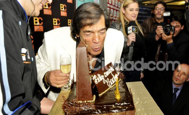 Cacho Castaña festejó su cumpleaños rodeado de sus afectos (Foto: Jennifer Rubio). 