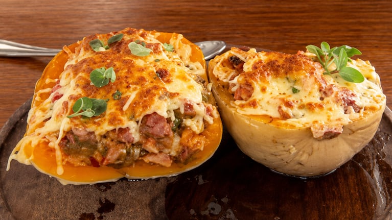 Calabaza rellena de chorizo, una receta contundente para compartir entre amigos. Foto: Cucinare TV