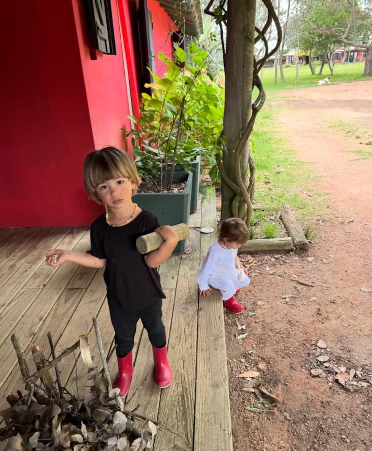 Calu Rivero compartió tiernas fotos junto a sus hijos en el campo: plena naturaleza, caballos y tranquilidad | Créditos: Instagram @lacalurivero
