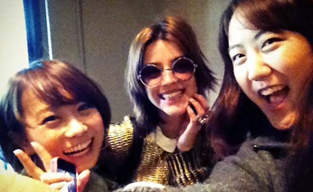 Calu Rivero con sus amigas orientales. (Foto: @riverocalu)