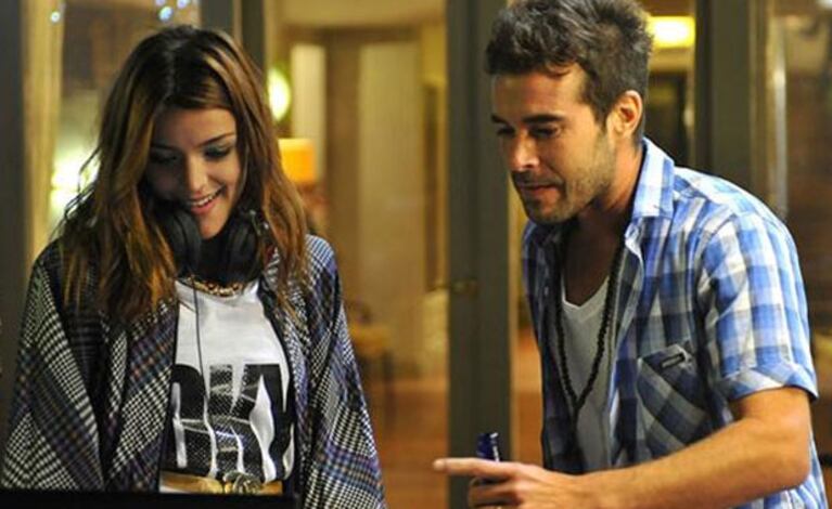Calu Rivero y Nicolás Cabré, ¿a los besos en una cena? (Foto: Prensa El Trece). 