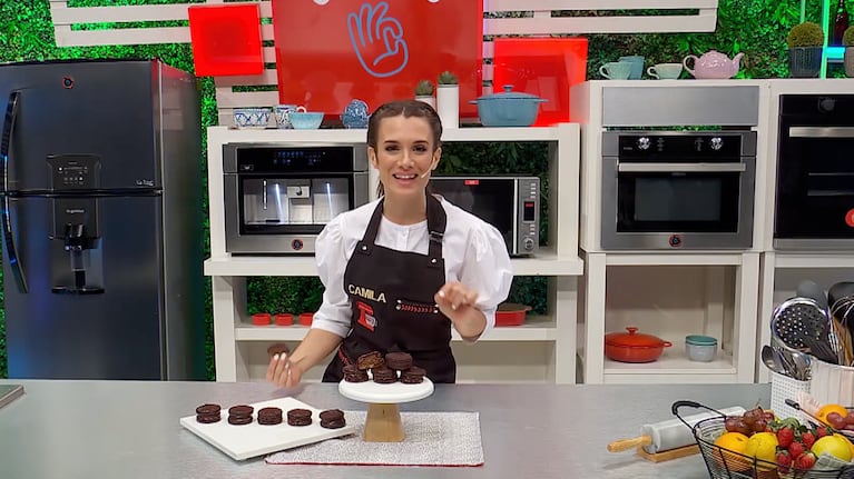 Cami Homs cocinó los mejores alfajores marplatenses. Foto: Cucinare TV