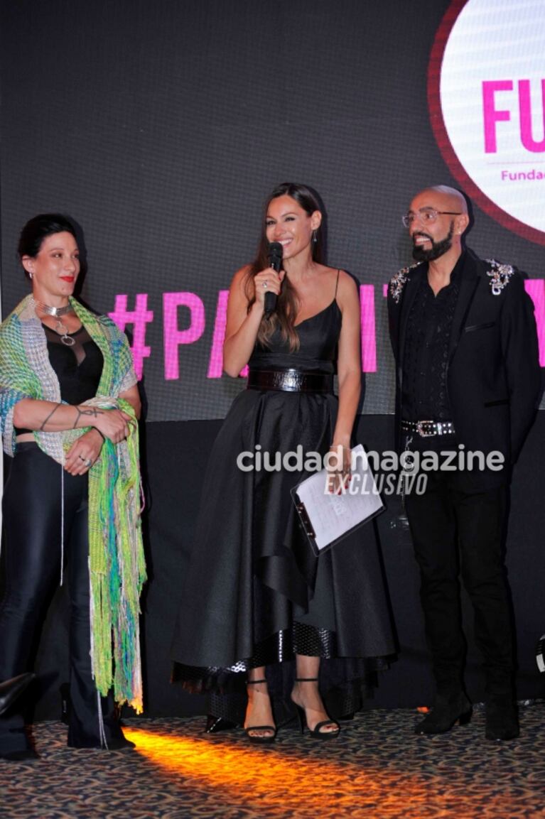 Camila Homs impactó en la pasarela ante la mirada de Pampita y Roberto García Moritán: todas las fotos