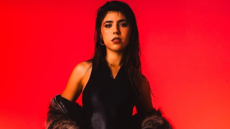 Camila Mayan reafirmó su audacia como chica de tapa. (Foto: Instagram/@agusurga/@pompamagazine)